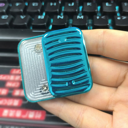 Metal finger spinner