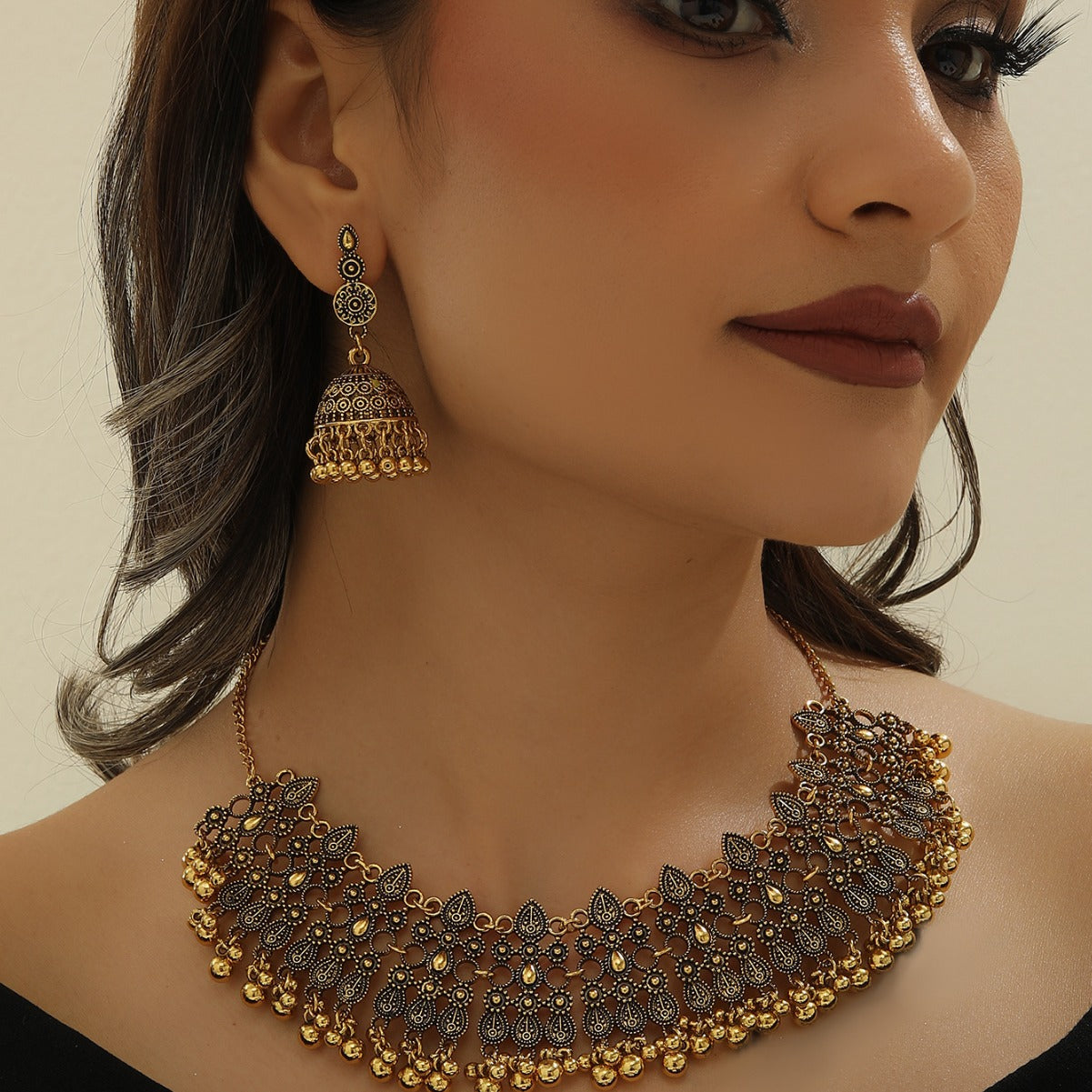 metal necklace set