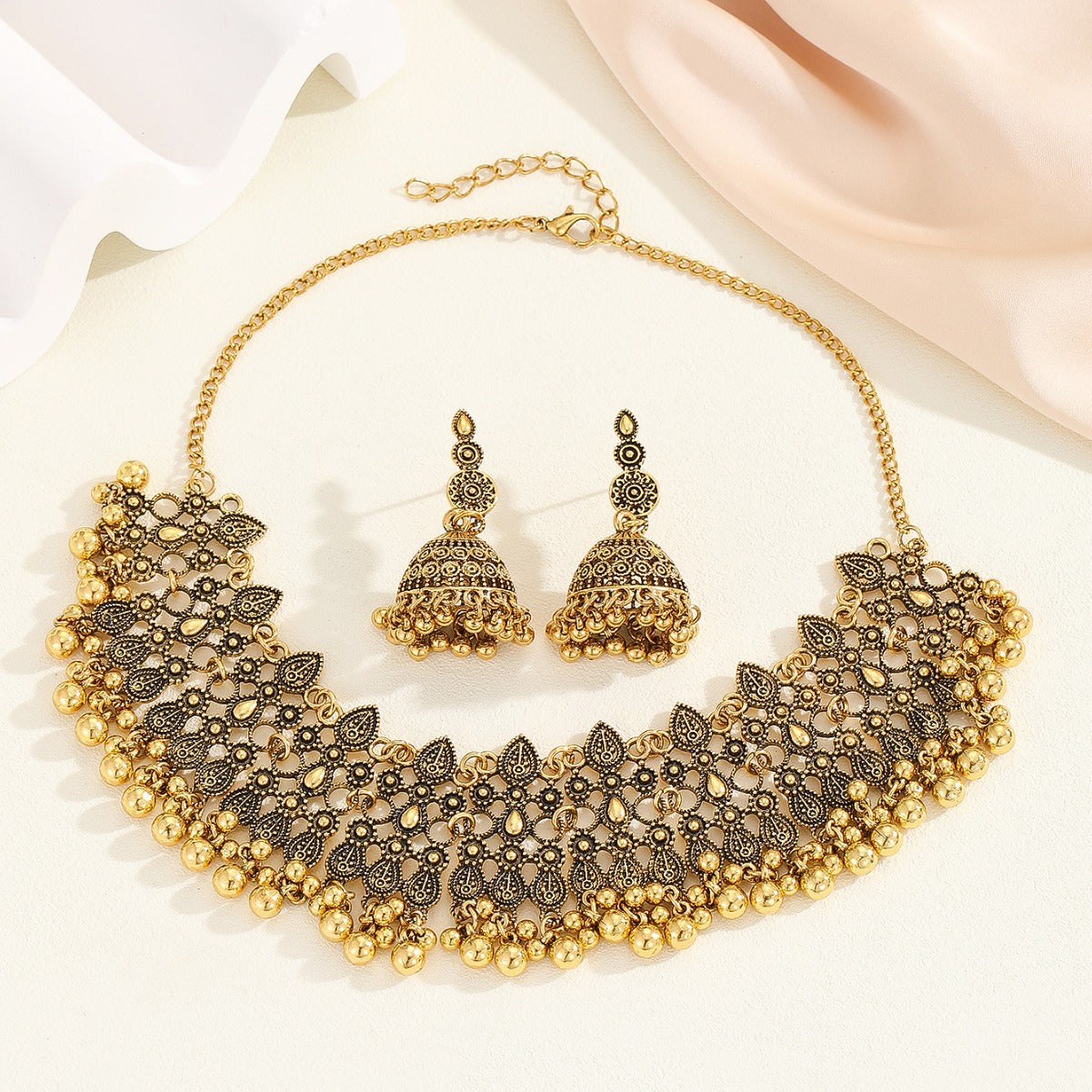 metal necklace set
