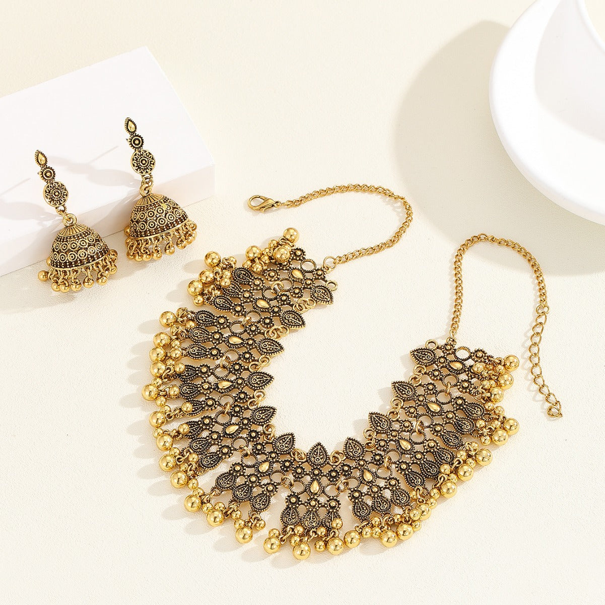 metal necklace set
