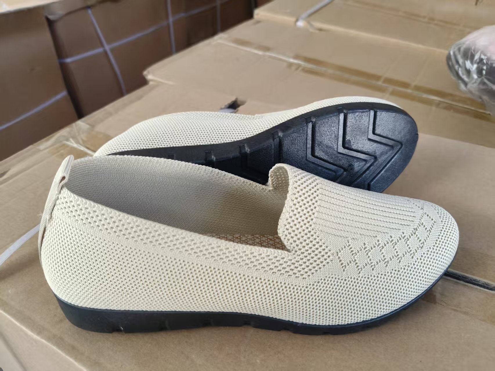 Middle-aged and elderly wearing mesh shoes