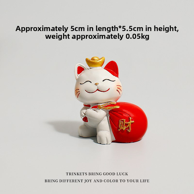 Mini office desk decoration of Maneki Neko (Money Cat)