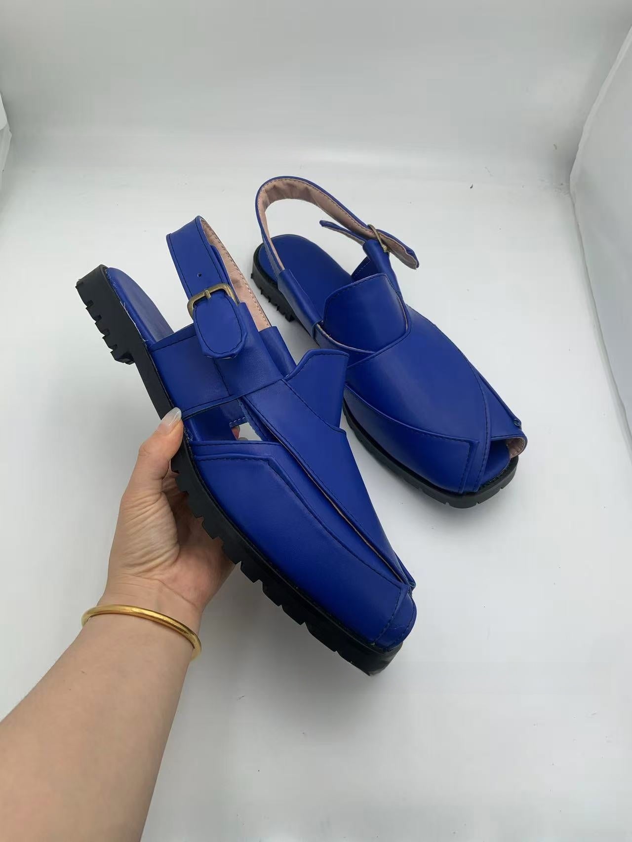 Minimalist Buckle Leather Sandals