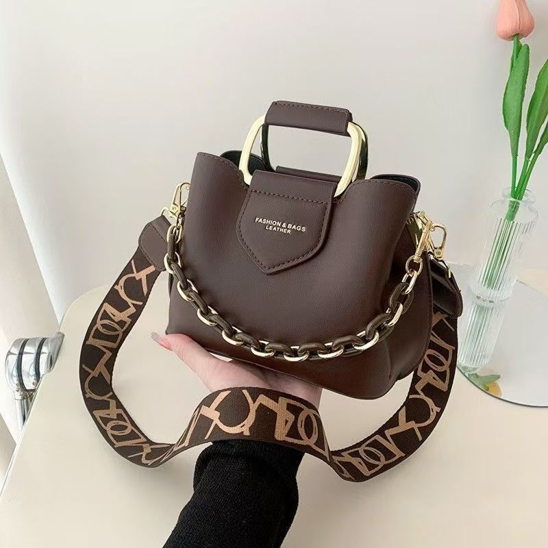 Minimalist Crossbody Bag with Chain Strap