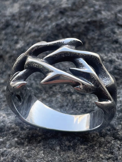 Minimalist style thorn ring