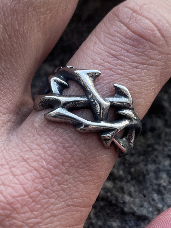 Minimalist style thorn ring