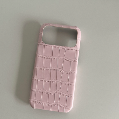 Minimalist textured leather half-shell case