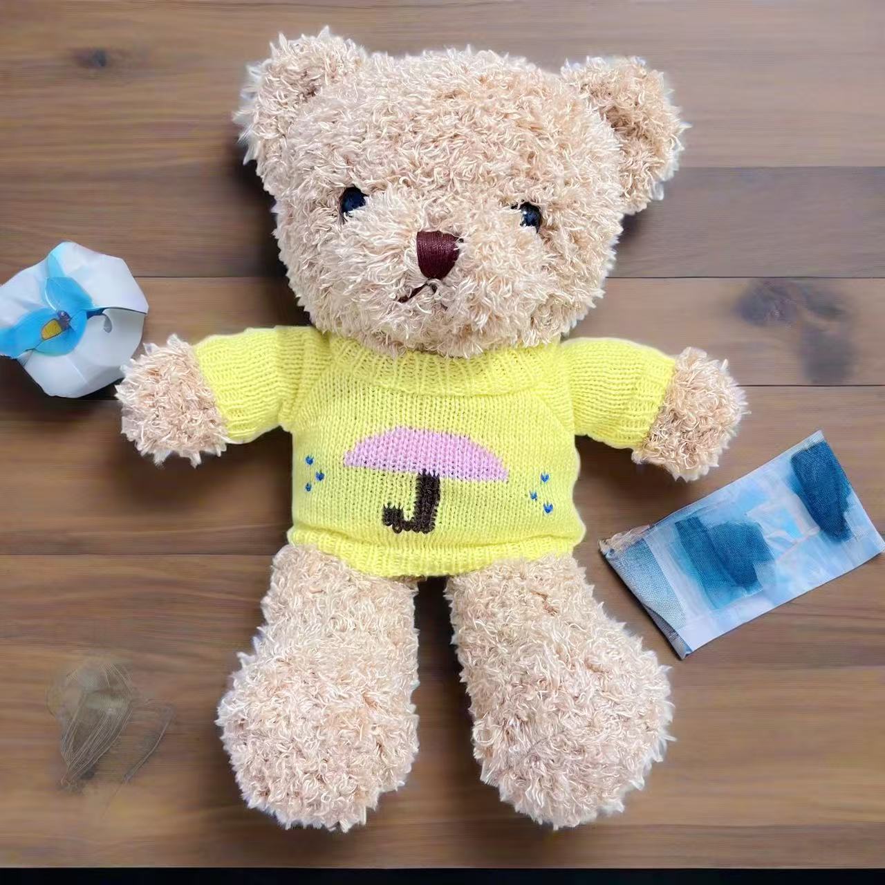 Mittens teddy bear figurine