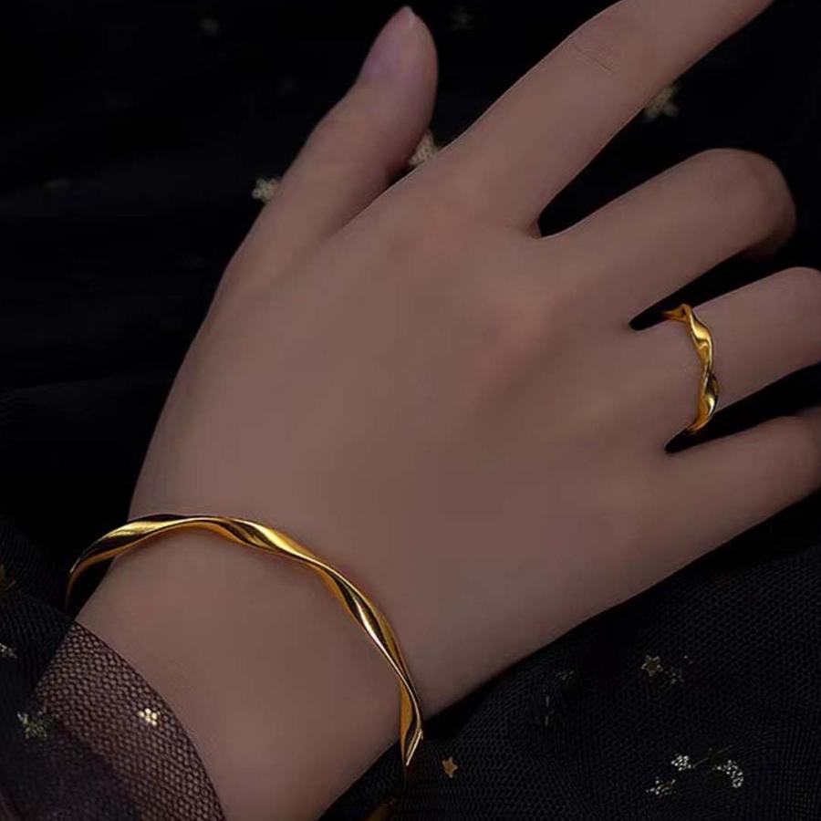 Möbius bracelet