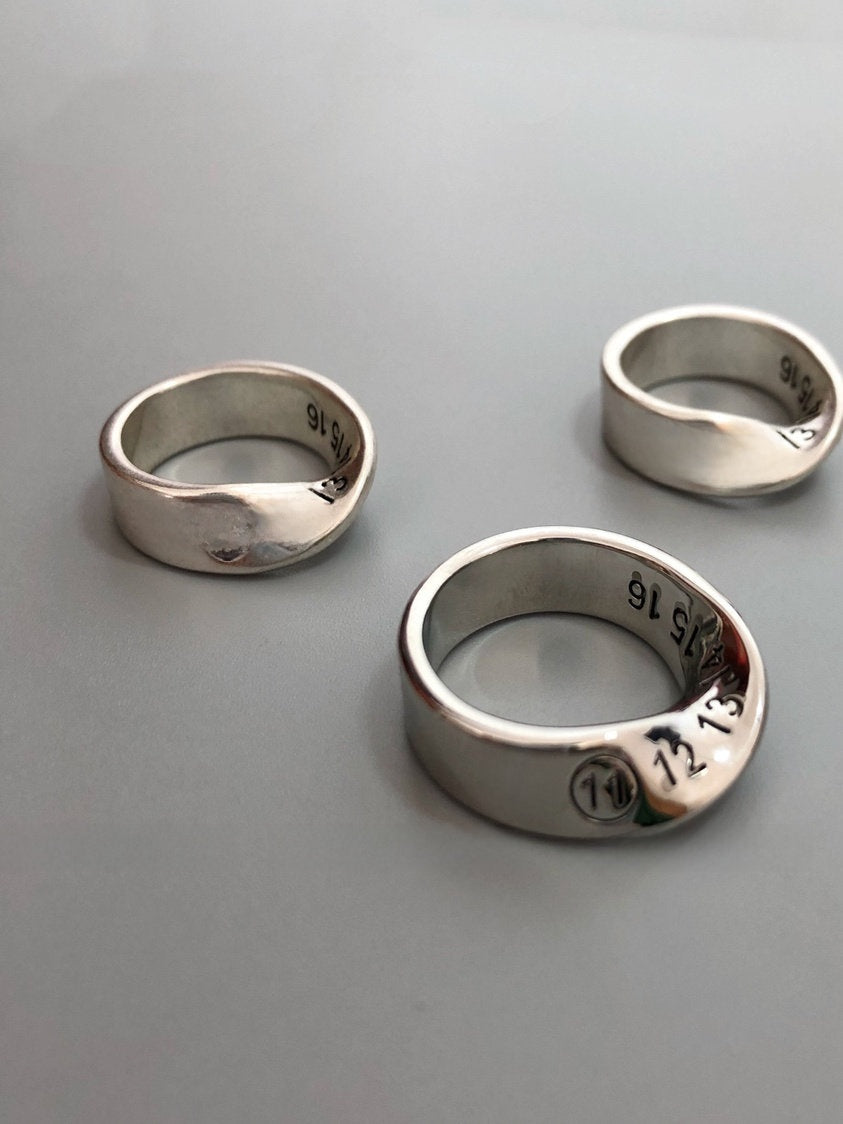 Möbius ring