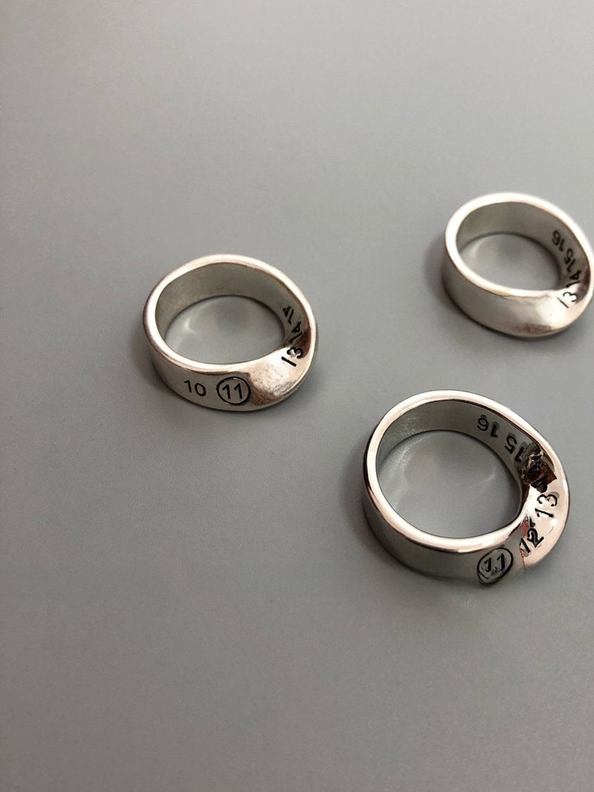 Möbius ring