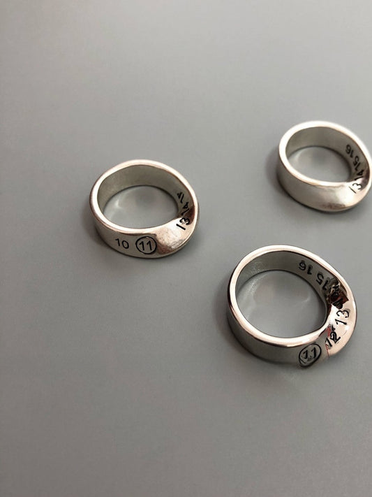 Möbius ring