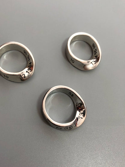 Möbius ring