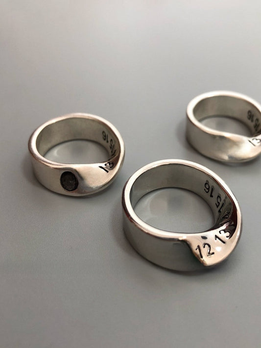 Möbius ring