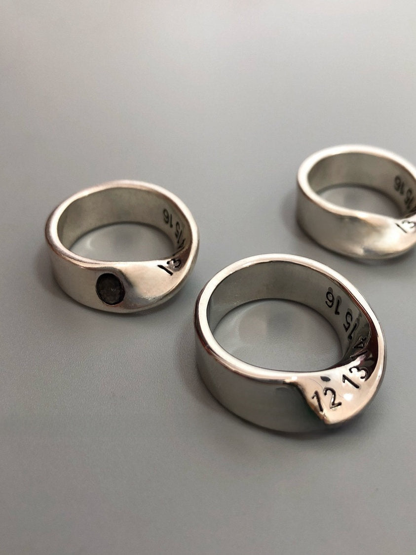 Möbius ring