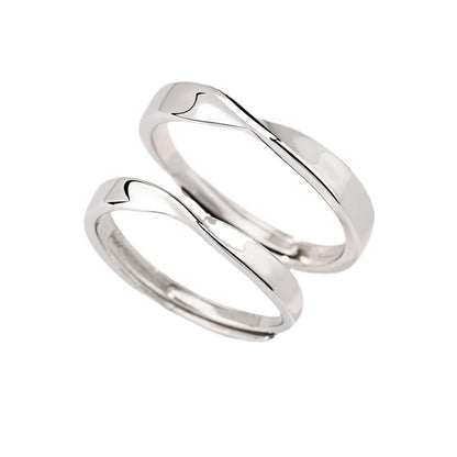 Mobius strip ring