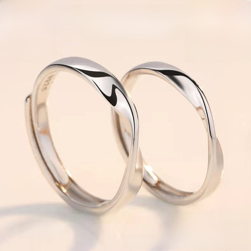 Mobius strip ring