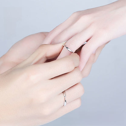 Mobius strip ring