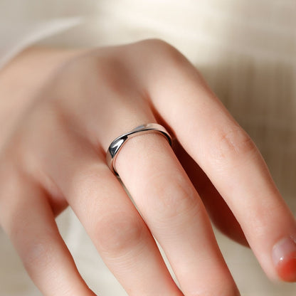 Mobius strip ring