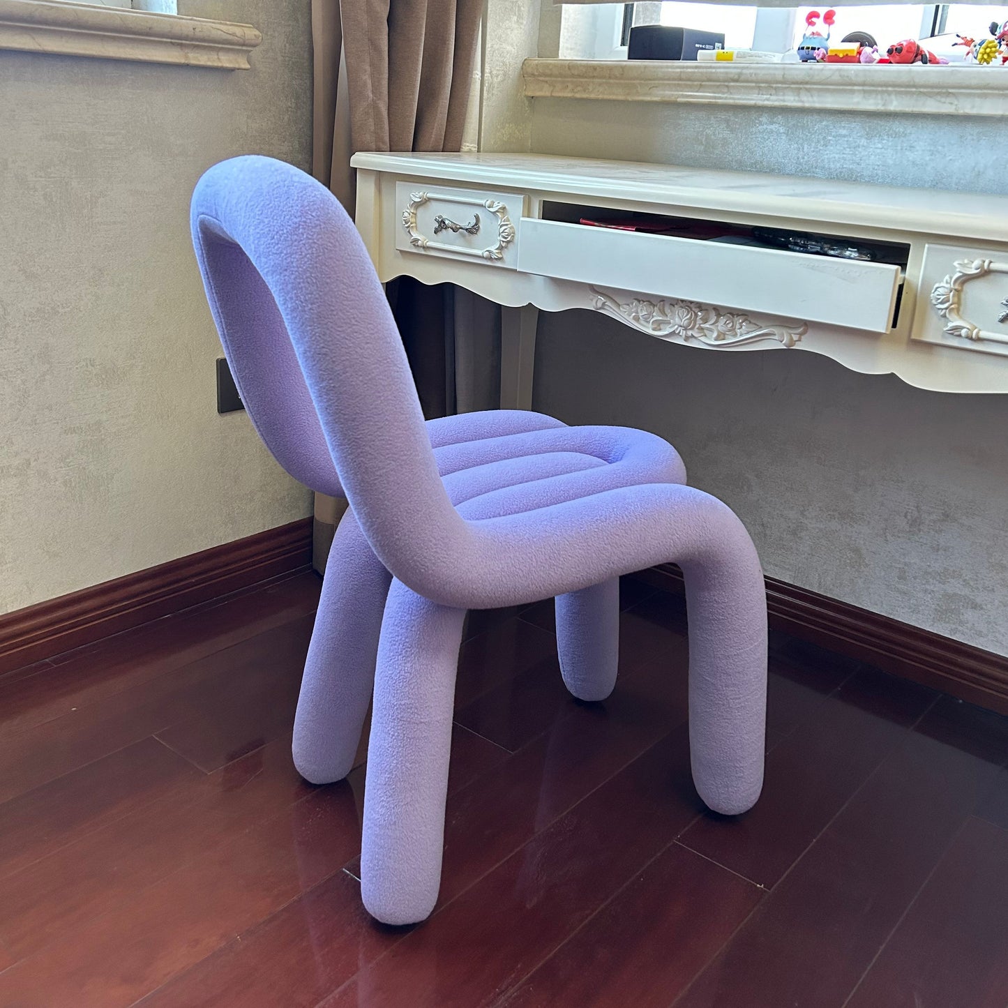 Modern Minimalist Home-use Ergonomic Backrest Chair in Velvet