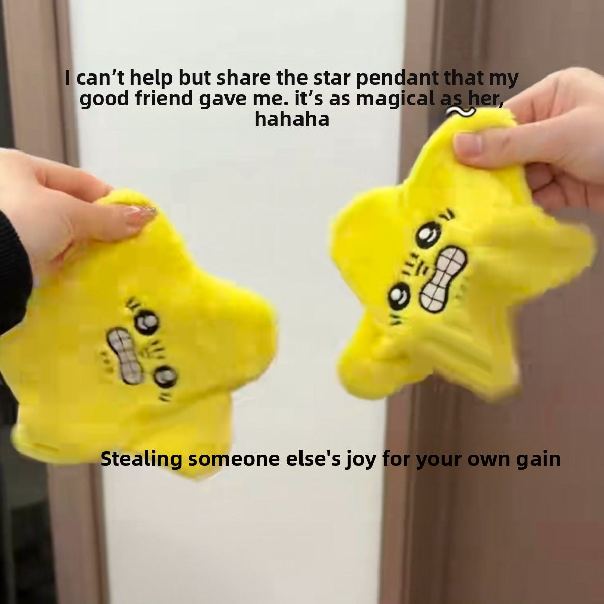 Moving star keychain
