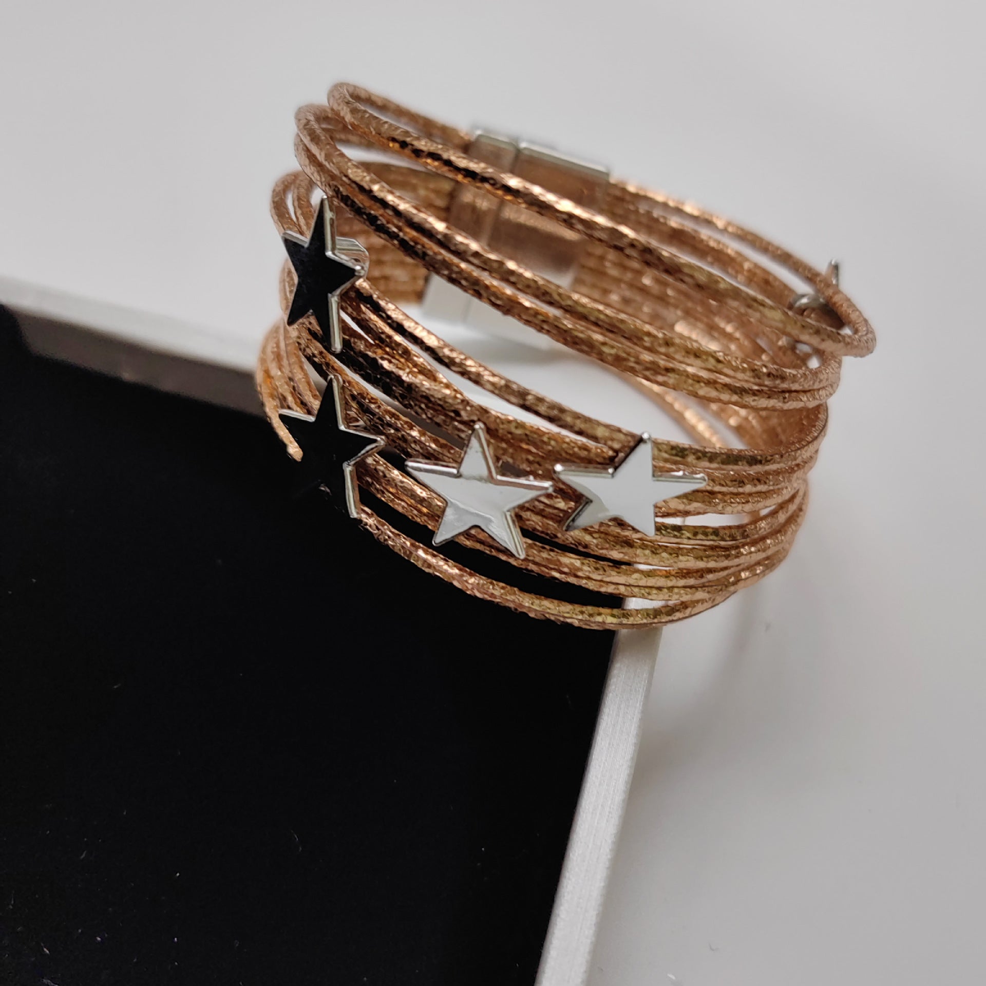 Multi-layered round bar bracelet
