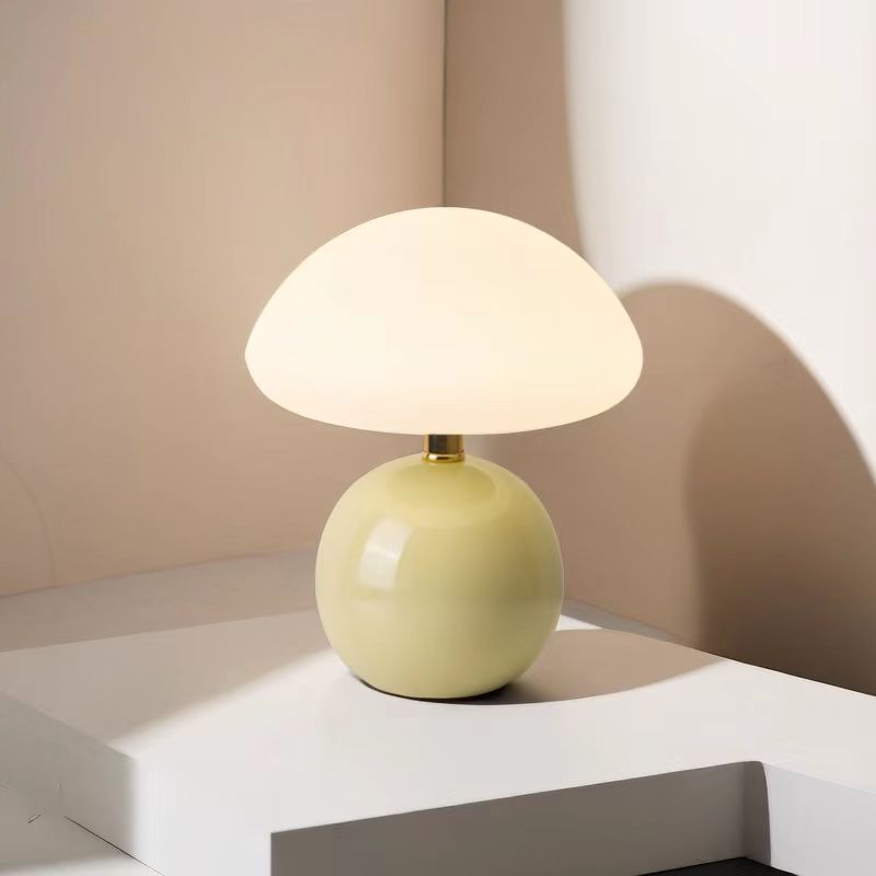 Mushroom-shaped desk lamp