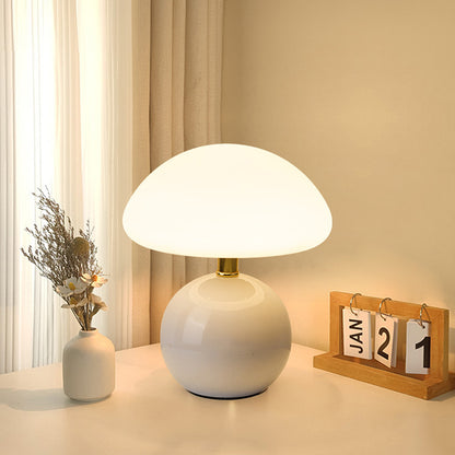 Mushroom-shaped desk lamp