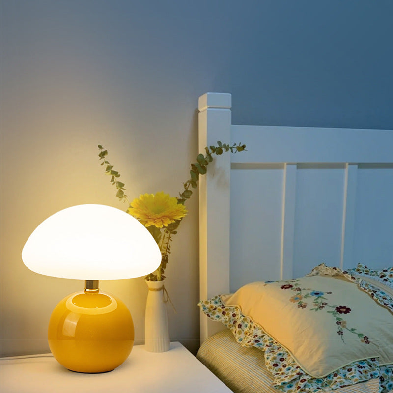 Mushroom-shaped desk lamp