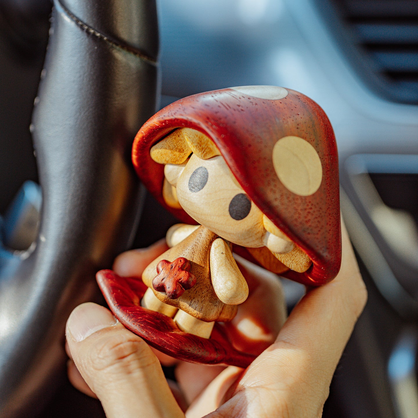Mushroom solid wood figure