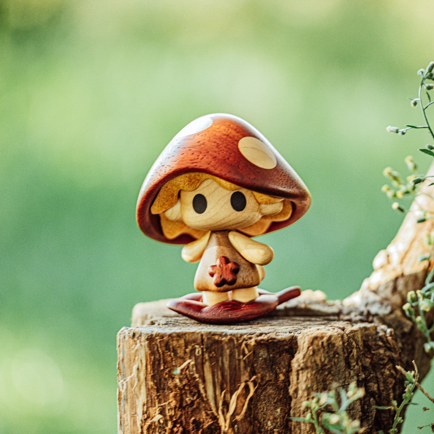 Mushroom solid wood figure