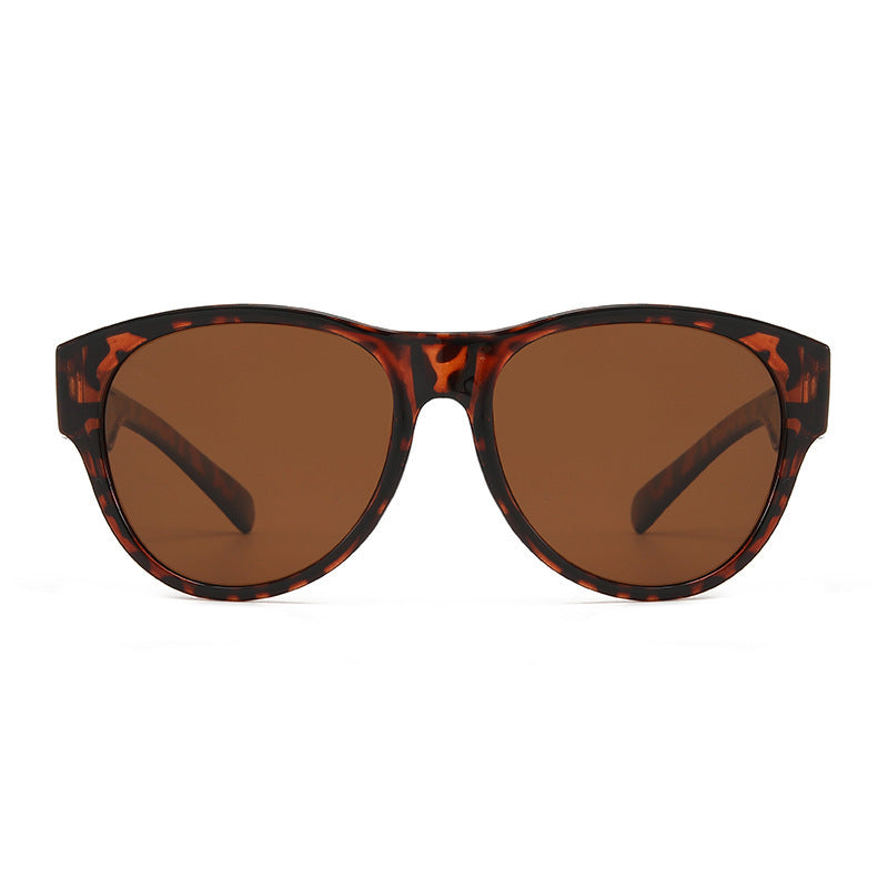 Myopia can be treated with sunglasses.