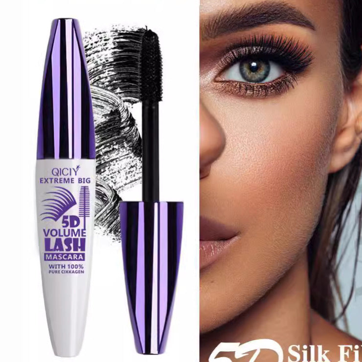 Natural and non-smudge mascara