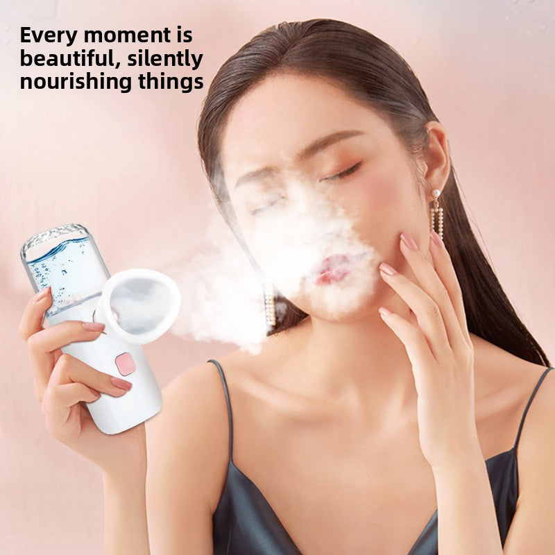 Nebulizing eye moisturizer