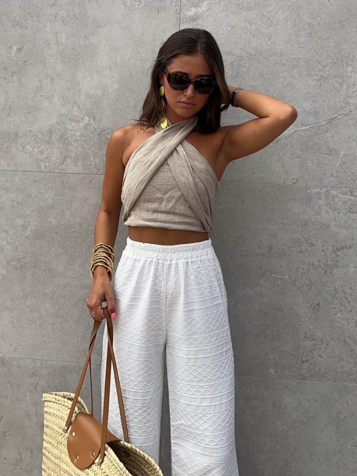 Neck-hanging vest