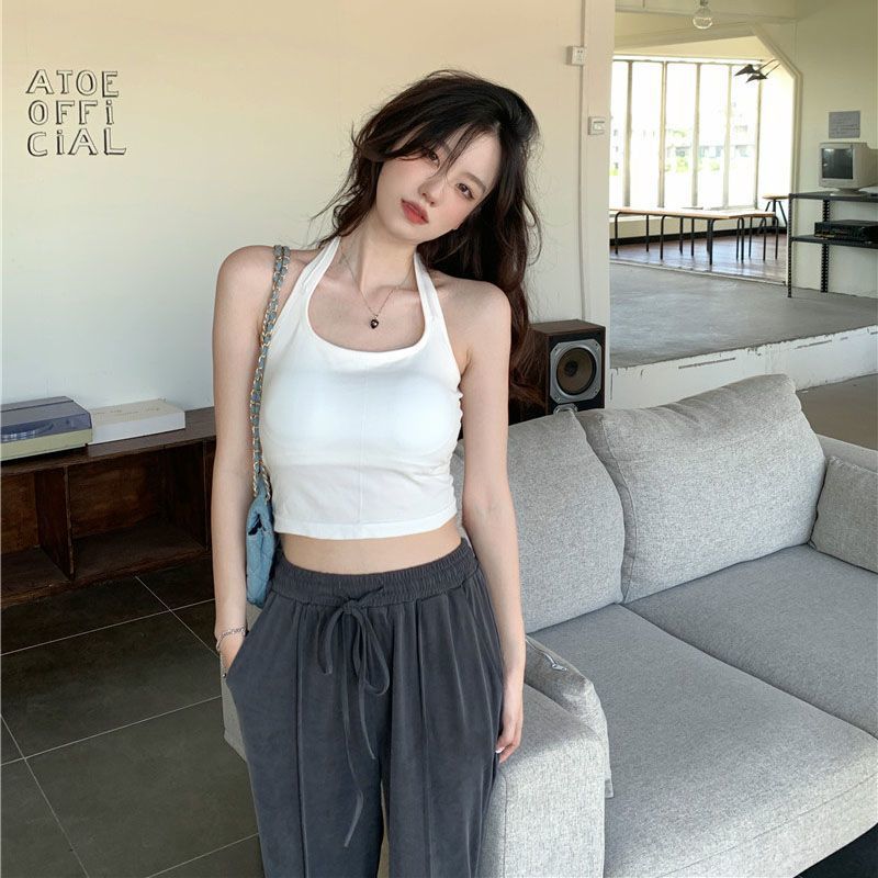 Necklace-style suspenders and short bra as a women's undergarment