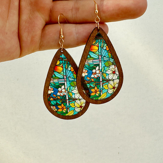 New teardrop-shaped earrings from Europe and America