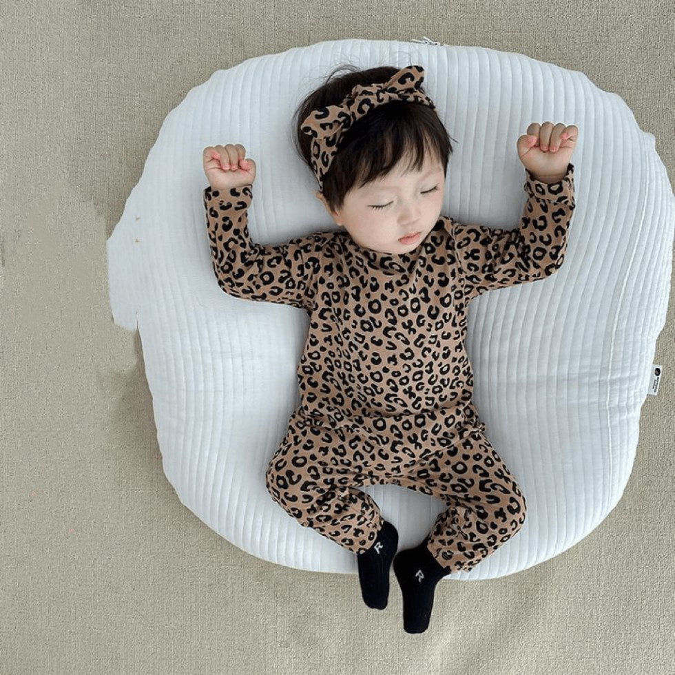 Newborn baby swaddling clothes
