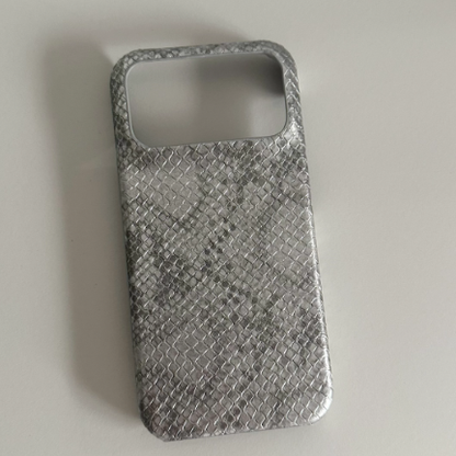 Niche-textured leather semi-rigid case