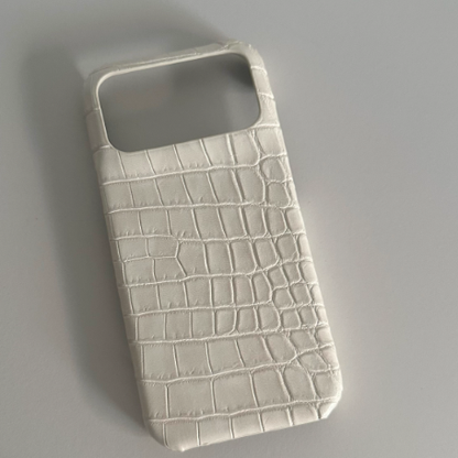 Niche-textured leather semi-rigid case