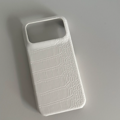 Niche-textured leather semi-rigid case