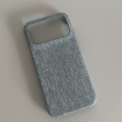 Niche-textured leather semi-rigid case