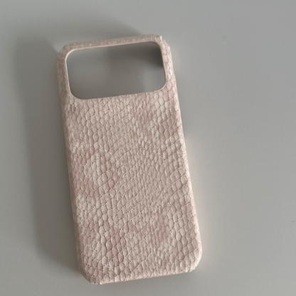 Niche-textured leather semi-rigid case