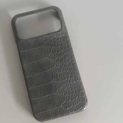 Niche-textured leather semi-rigid case