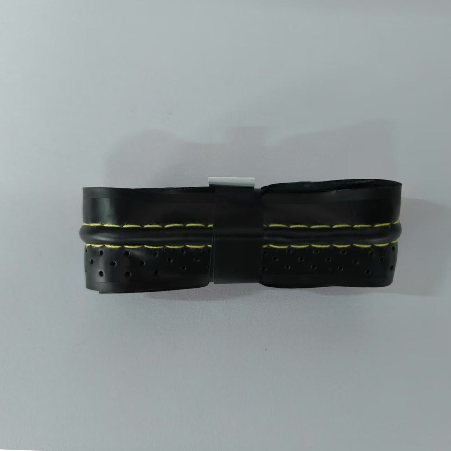 Non-slip grip strap