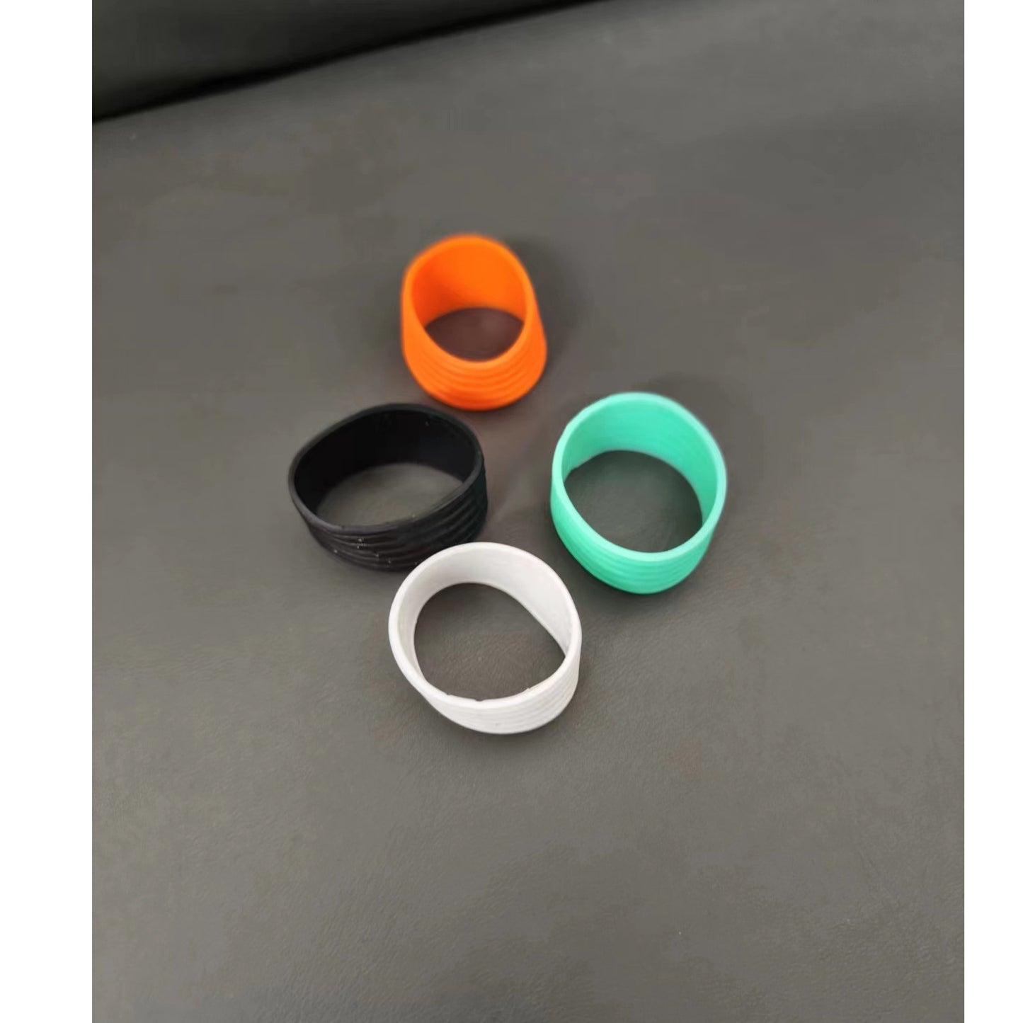 Non-slip grip strap