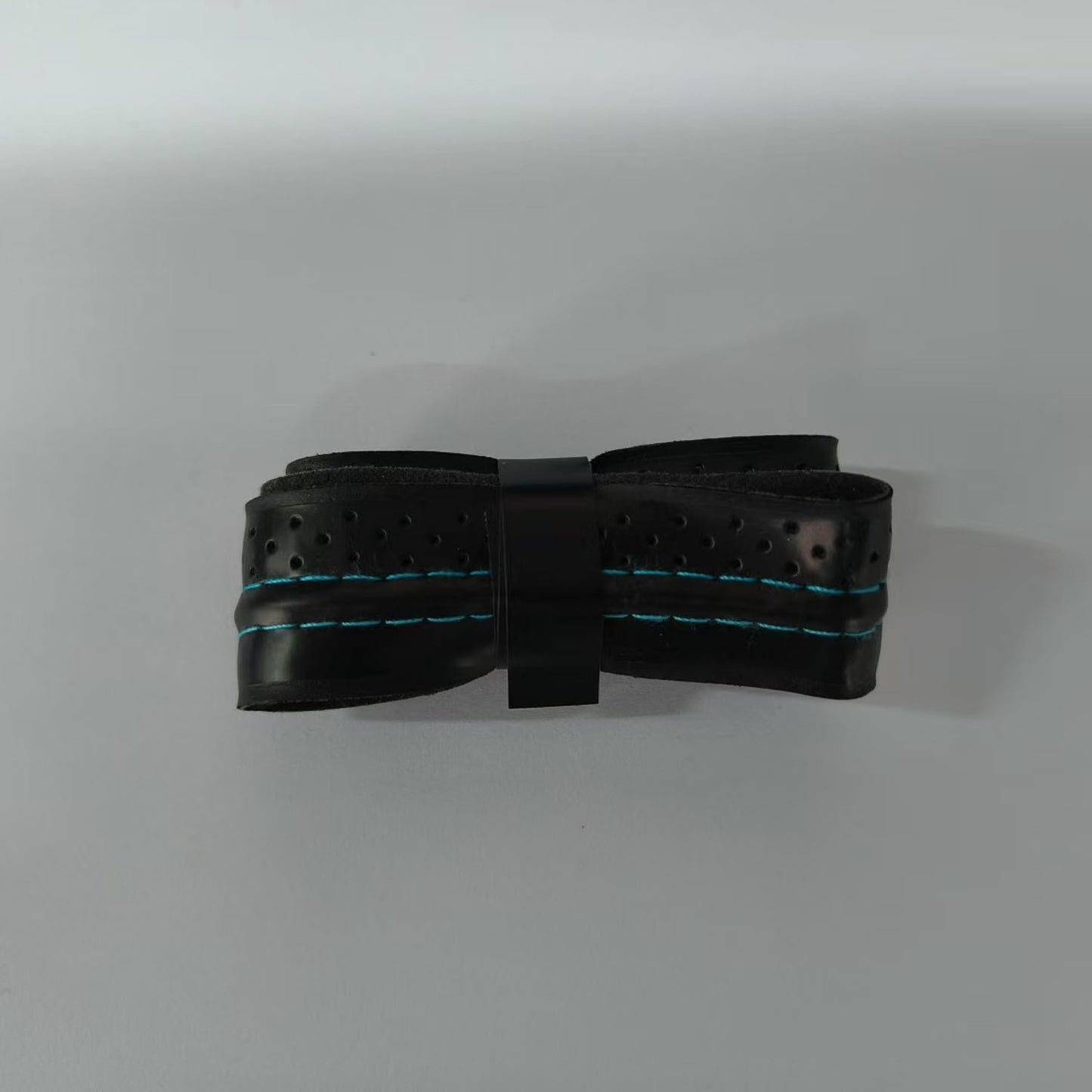 Non-slip grip strap