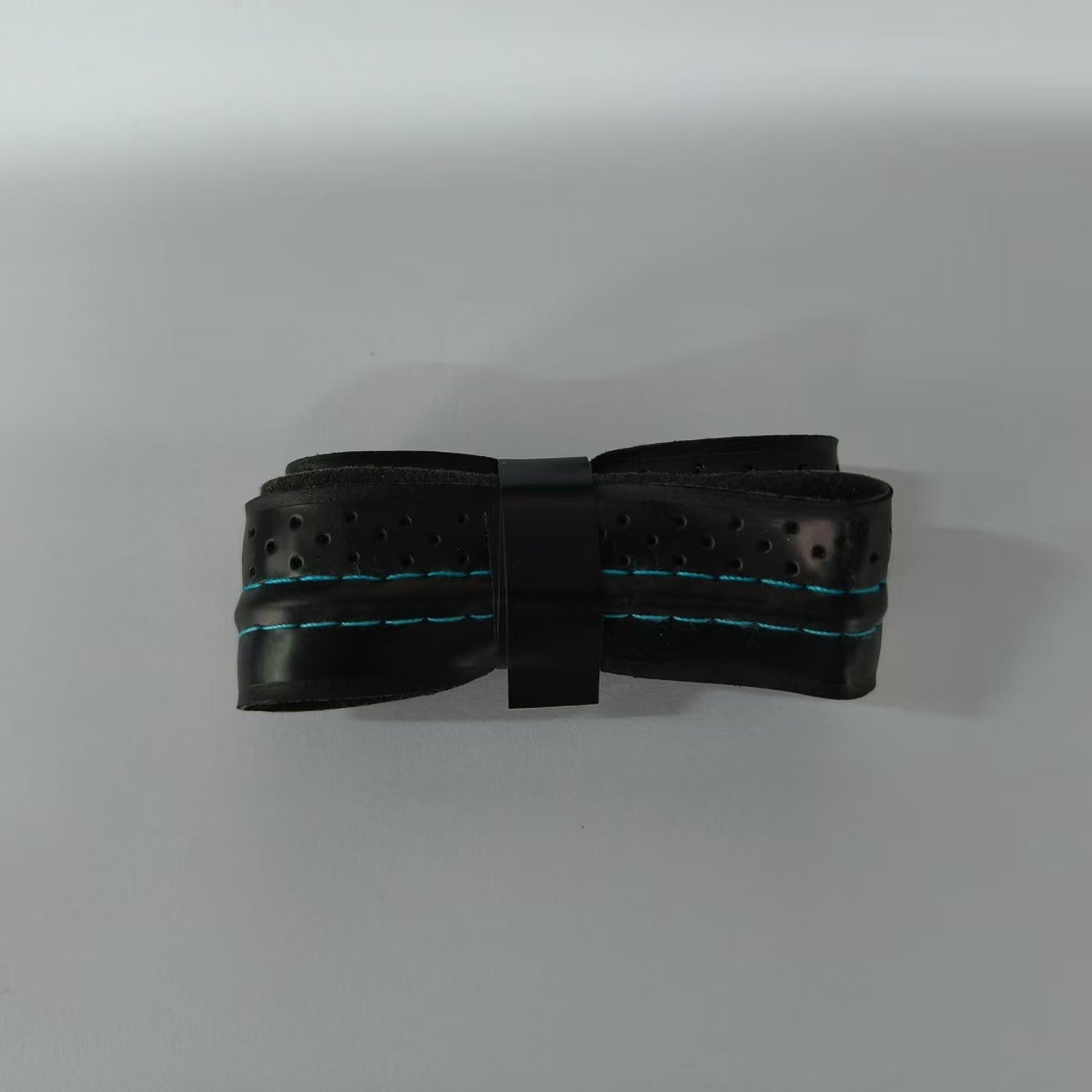 Non-slip grip strap