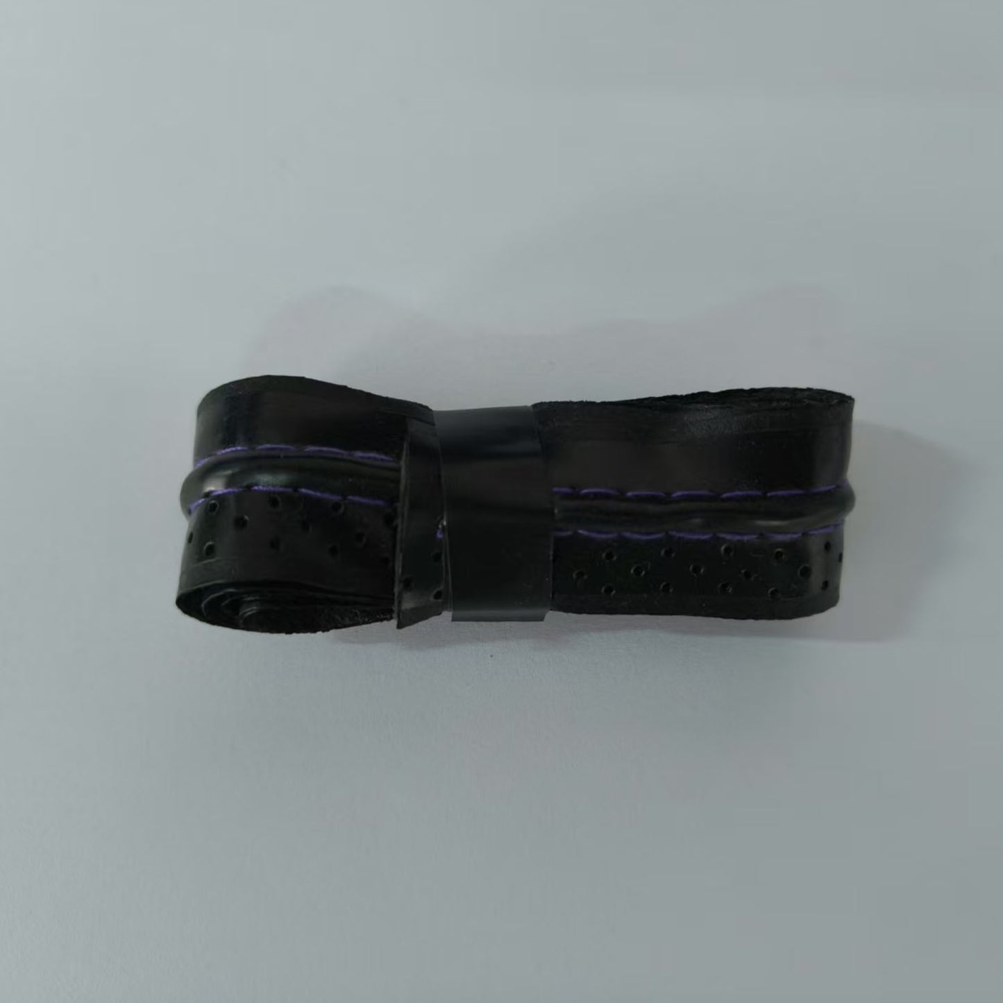 Non-slip grip strap