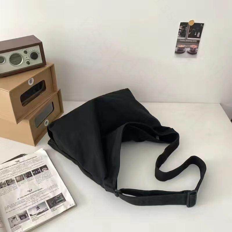 Nostalgic Casual Shoulder Bag